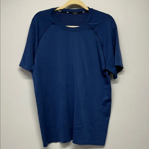 Rhone Reign Tech Shirt Blue Short Sleeve Athletic Seamless - Picture 1 of 3